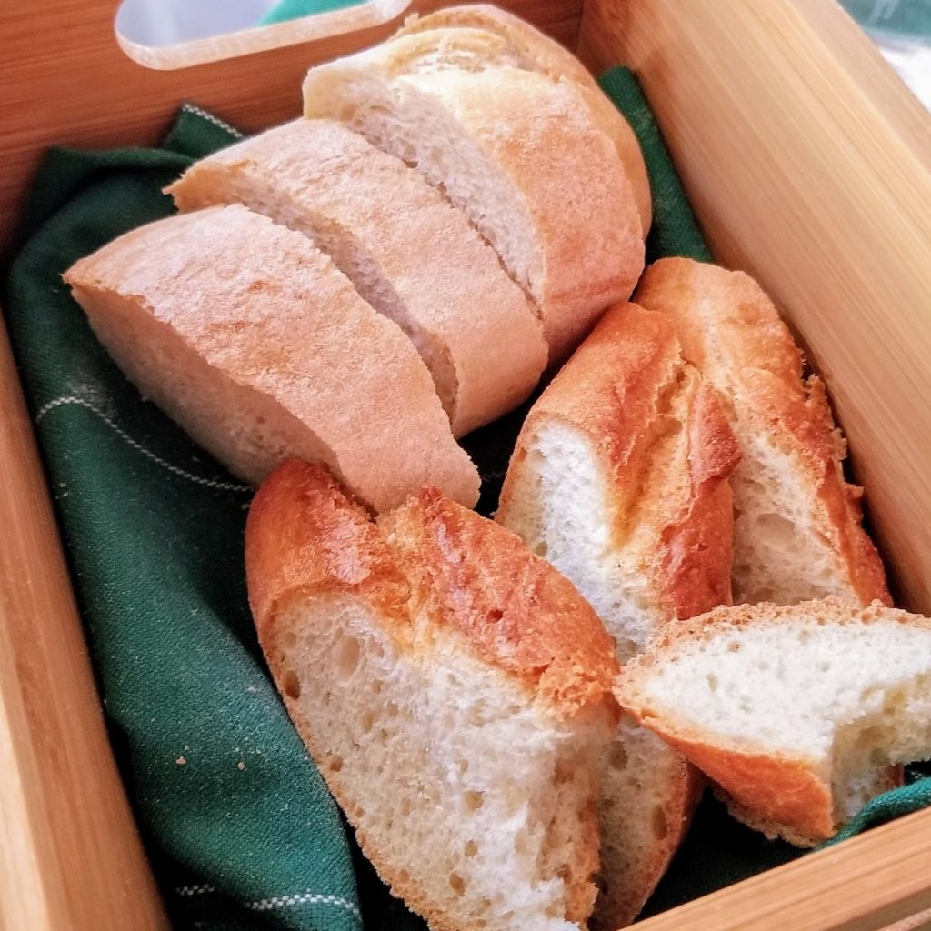 bread basket at cantina della vetra milan