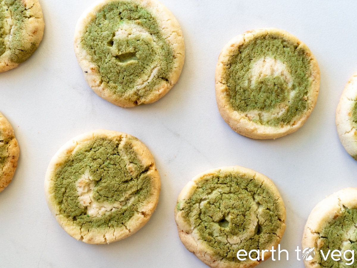 cracked matcha cookies