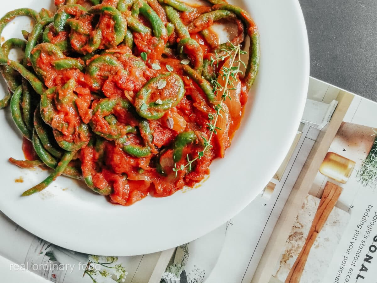 fresh thyme and tomato sauce spinach pici pasta