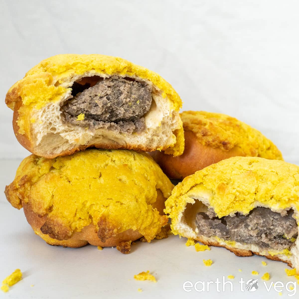 bolo bao (pineapple buns with taro filling)