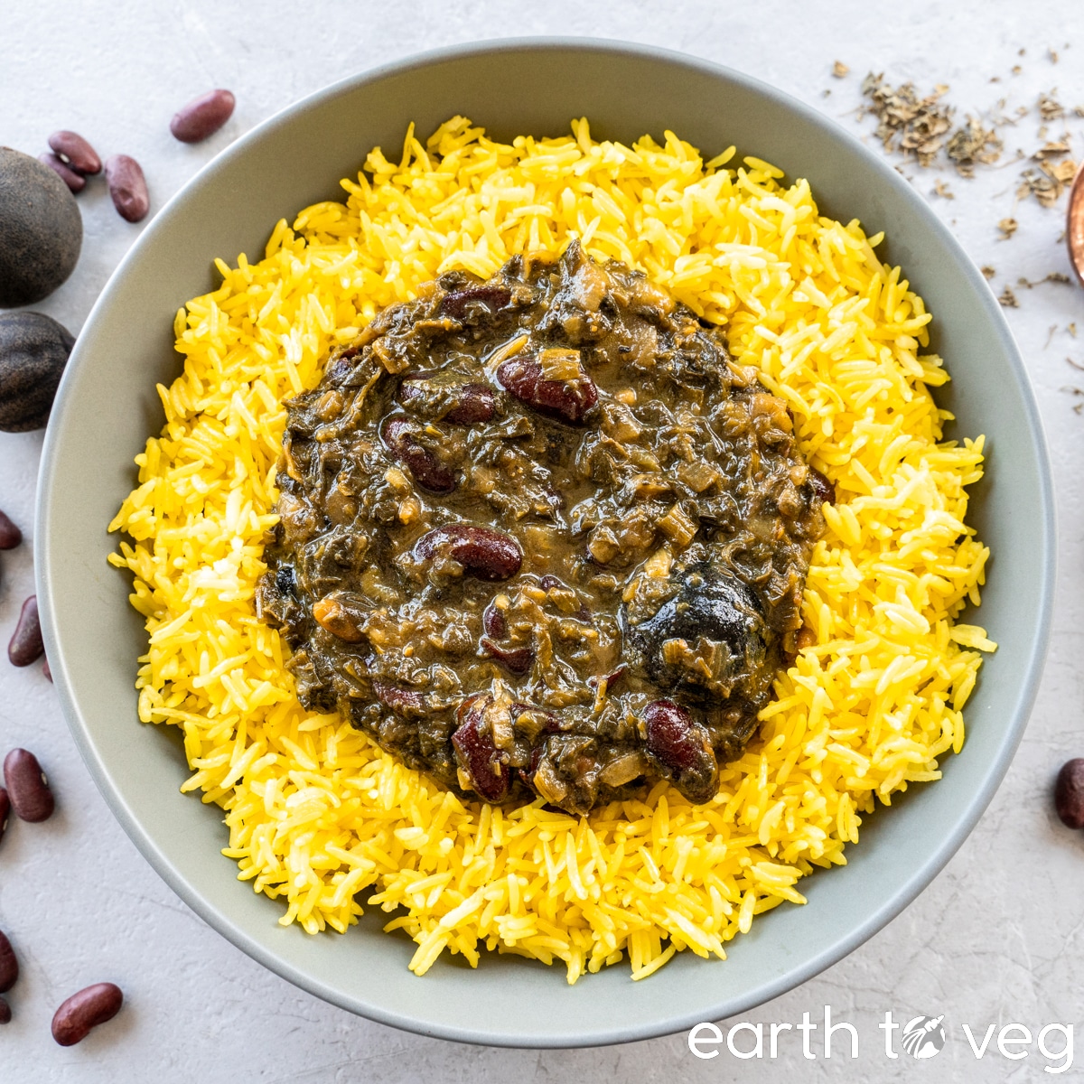 A large bowl of yellow basmati rice with ghormeh sabzi in the centre.